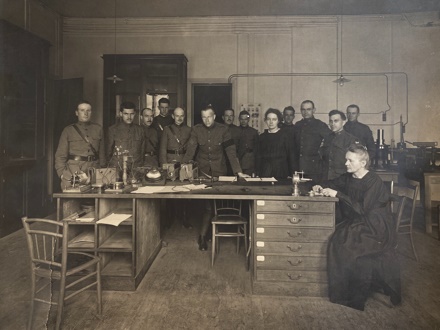 Madame Marie Curie American Expeditionary Corps Madame Marie Curie with pupils