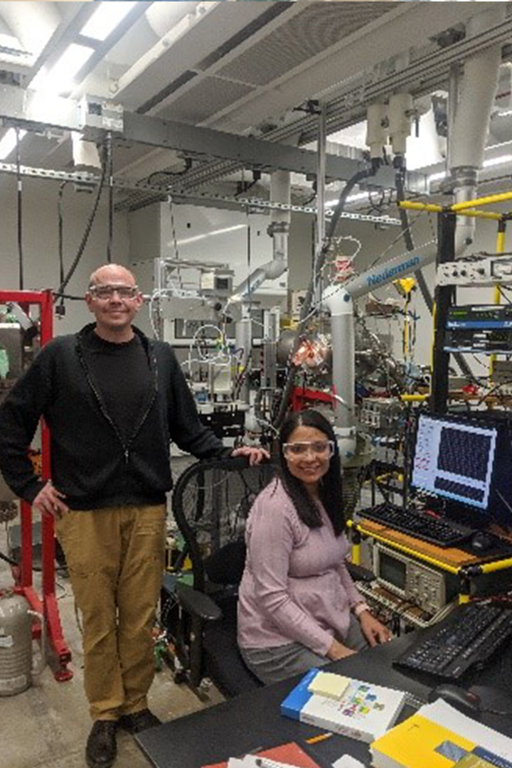 (L-R) Dr. Sadtchenko and graduate student Rinipal Kaur